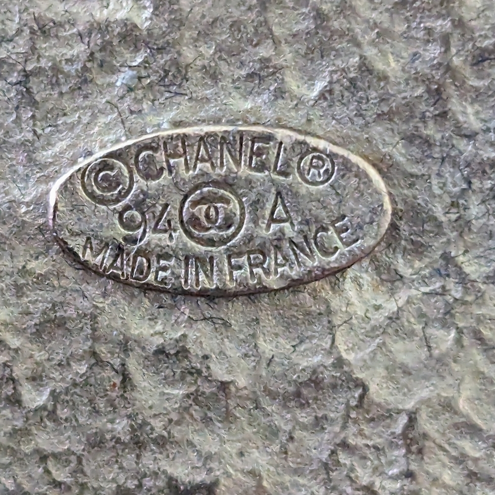 Vintage Chanel CC Medallion 94P brooch - Picture 5 of 10